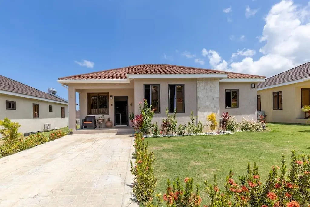 Sun Shine Luxury Villas 2 Bedroom Pool & Gym Ocho Rios St Ann